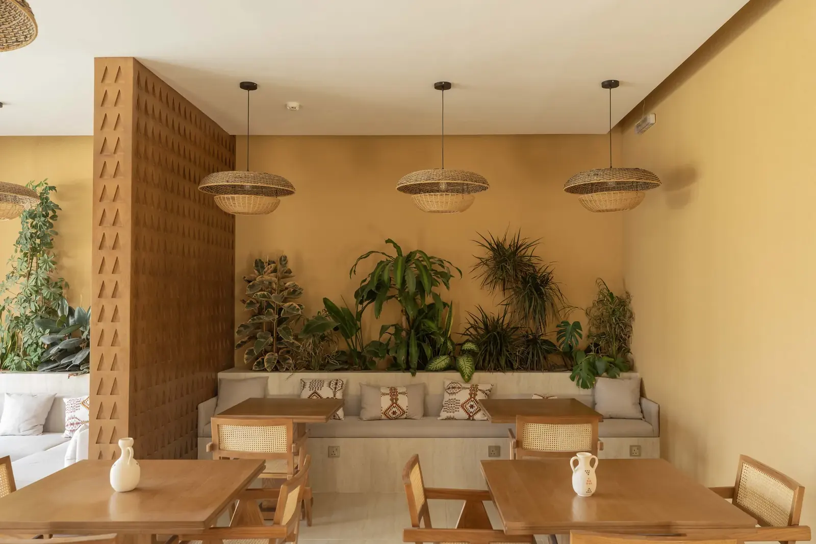 المقهى – حي الدرعية – Café, Diriyah | تصميم أمل الفقيه · Amal Alfageeh